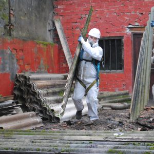 Amiante : que faire en cas de présence dans votre bâtiment ?
