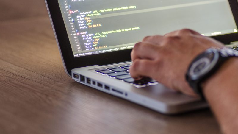 Webmaster Bayonne : pourquoi le local fait la différence